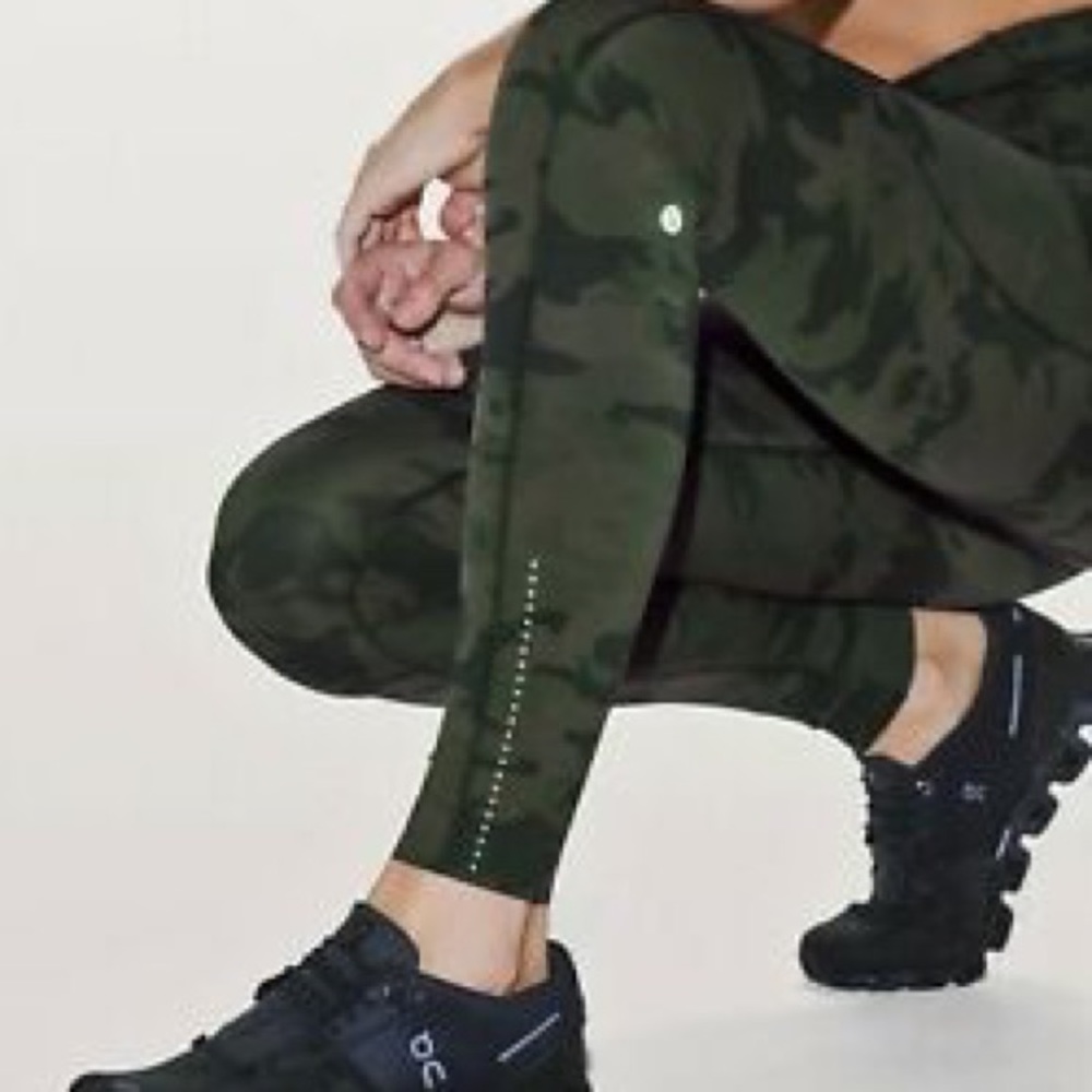 Lululemon Gator Green Camo Fast and Free sz 8